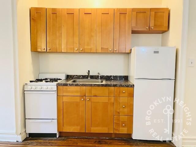 Super Large One Bedroom - Elev Building W/ Laundry - Amazing Location State/clinton Photo 3 - BHRE-BHR_16154