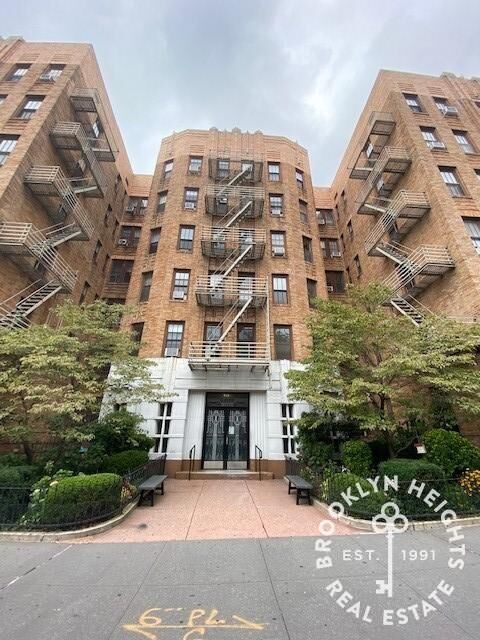 Super Large One Bedroom - Elev Building W/ Laundry - Amazing Location State/clinton Photo 8 - BHRE-BHR_16154