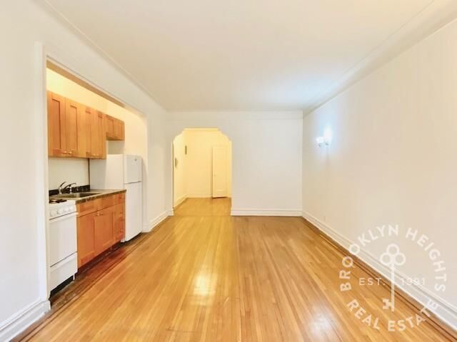 Super Large One Bedroom - Elev Building W/ Laundry - Amazing Location State/clinton Photo 2 - BHRE-BHR_16154