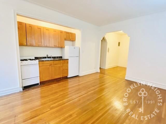 Super Large One Bedroom - Elev Building W/ Laundry - Amazing Location State/clinton Photo 1 - BHRE-BHR_16154