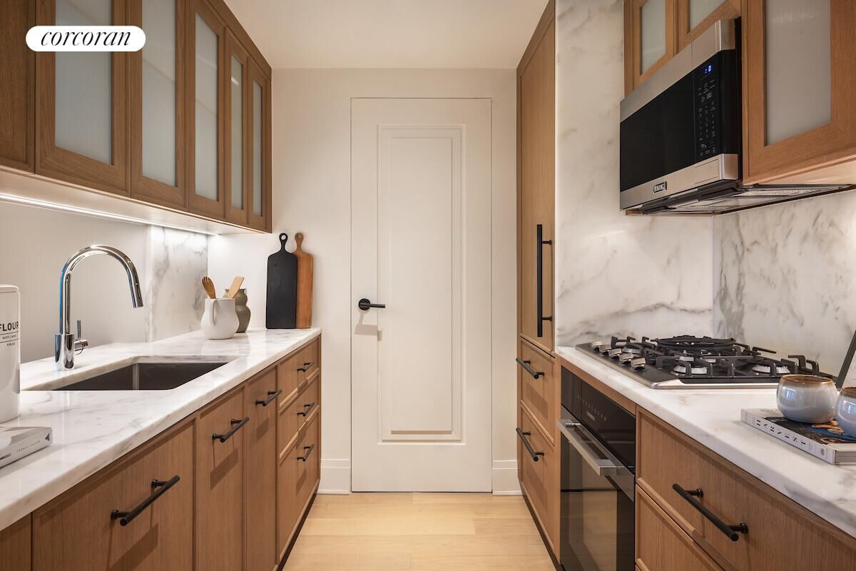 210 Warren St, APT 5G Photo 3 - CORCORAN-23592790