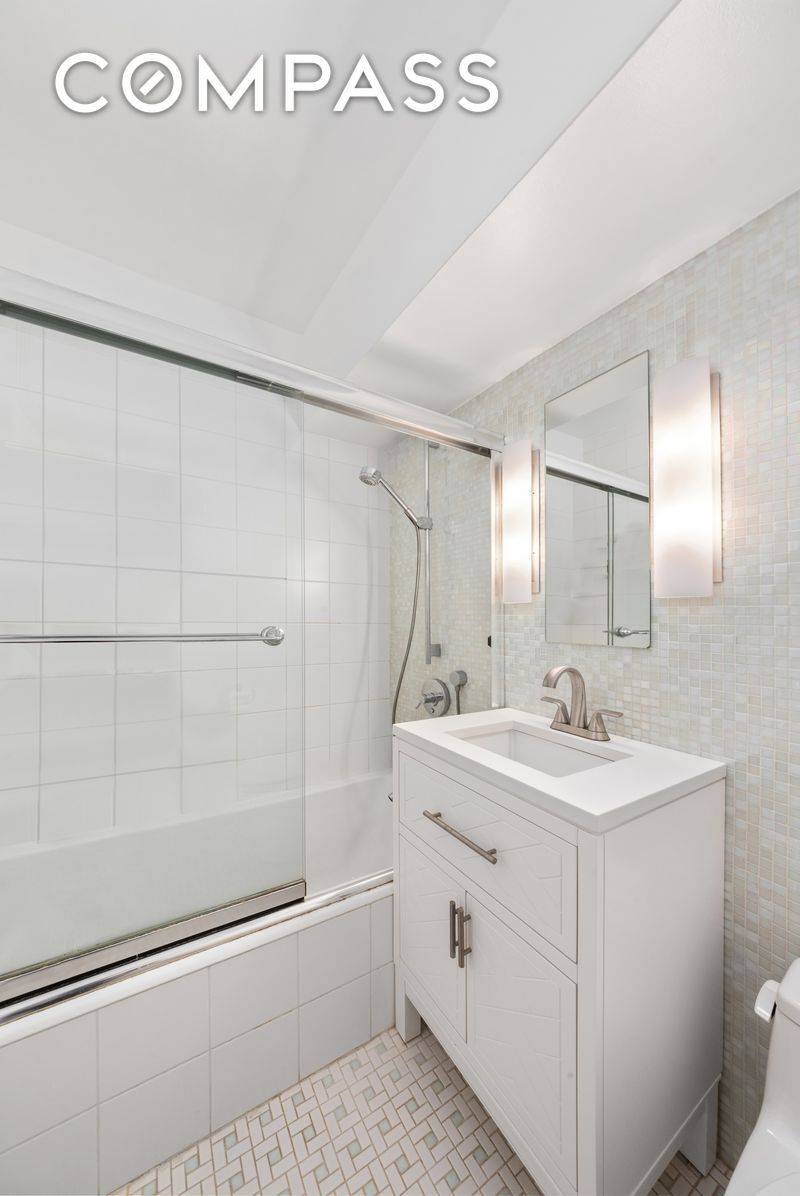 415 E 52nd St Photo 5 - URBANCOMPASS-1938641931593773833