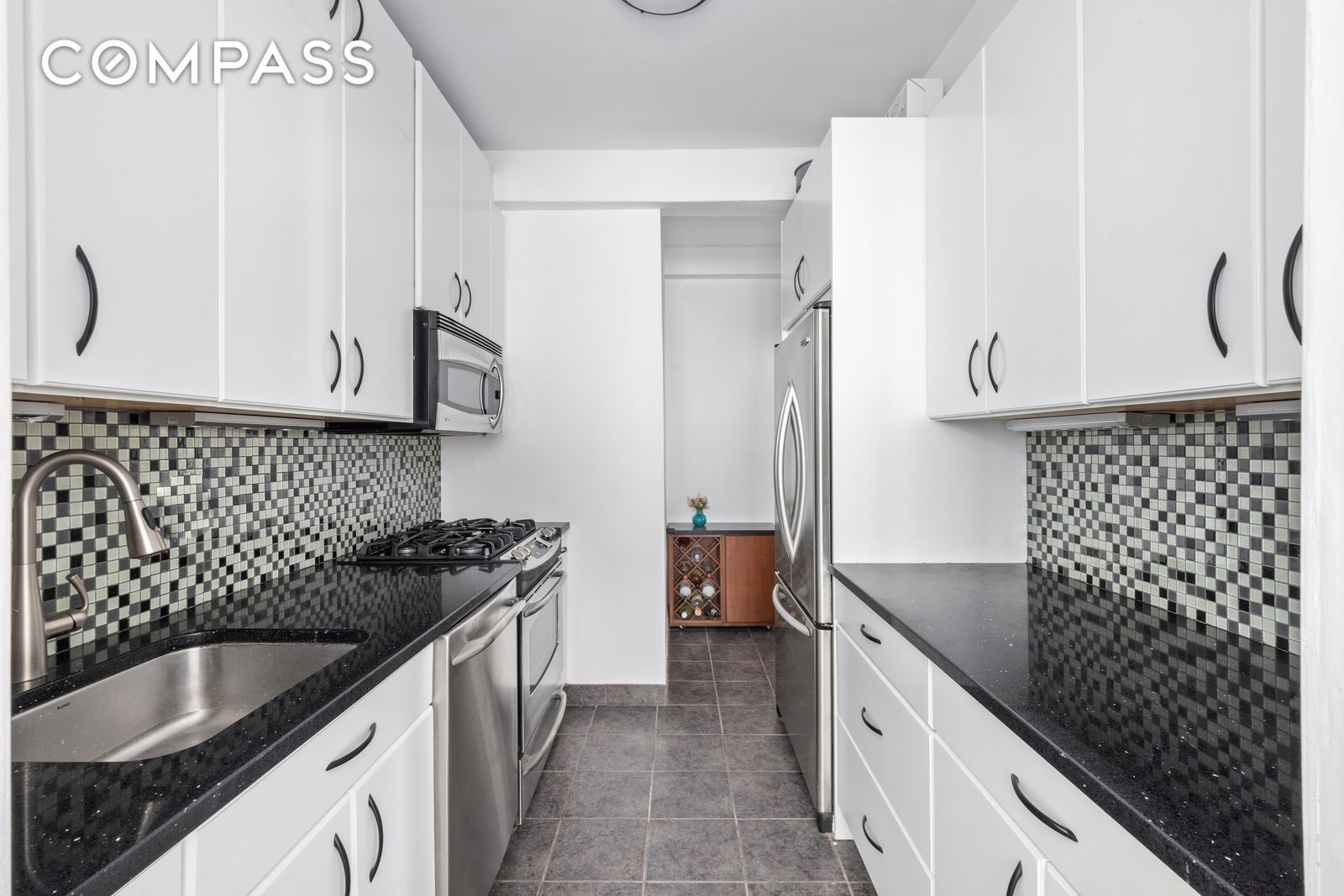 415 E 52nd St Photo 4 - URBANCOMPASS-1938641931593773833