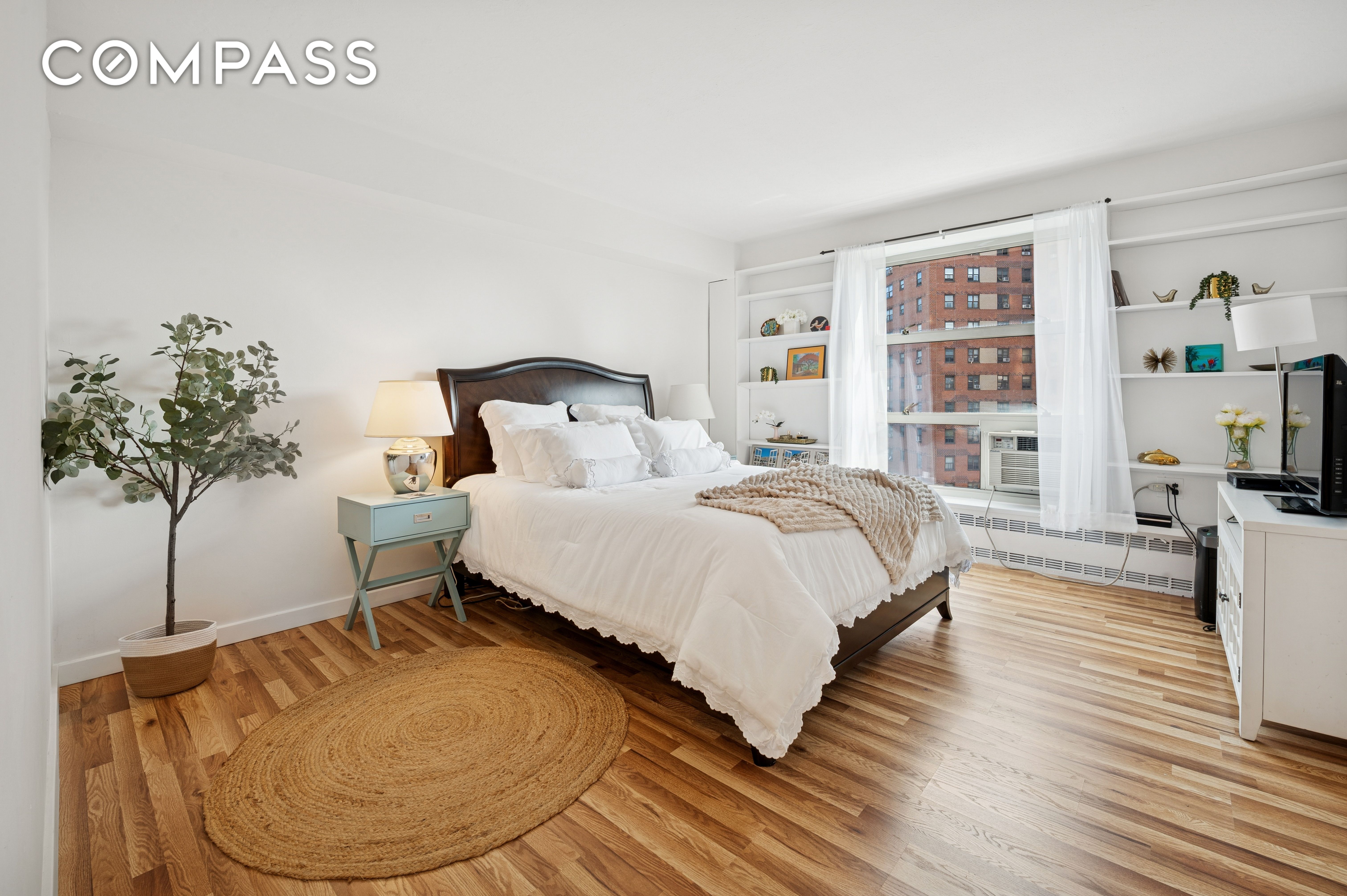 70 La Salle St Photo 11 - URBANCOMPASS-1948078474788676521