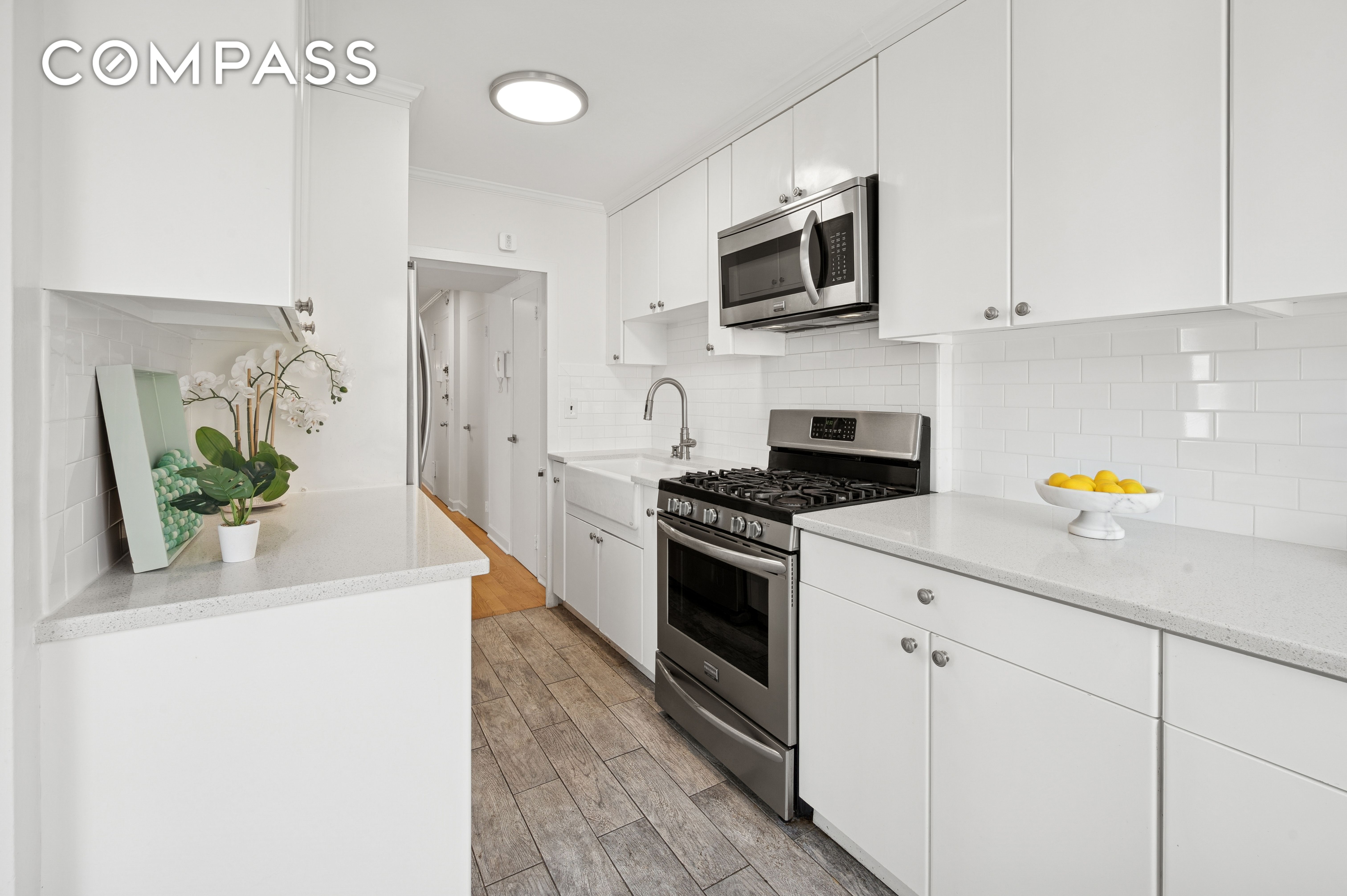 70 La Salle St Photo 8 - URBANCOMPASS-1948078474788676521