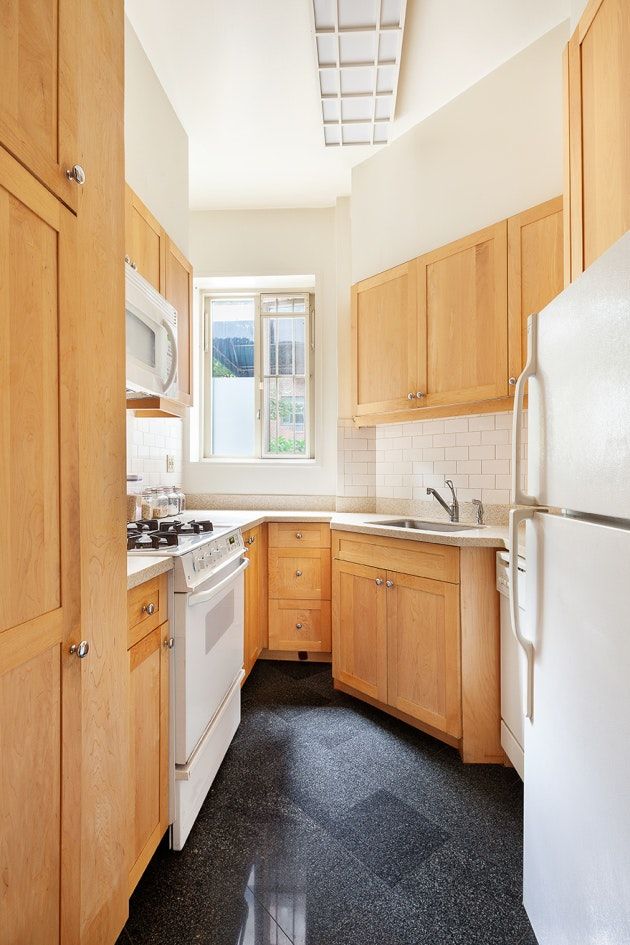 9 Stuyvesant Oval Photo 1 - URBANCOMPASS-48469821536383249