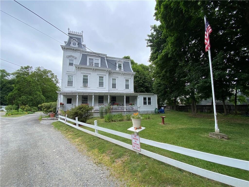 1860 E Main St, Mohegan Lake, NY 10547 | Brownstoner