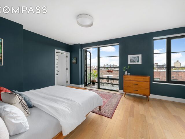 264 Webster Avenue, PH811