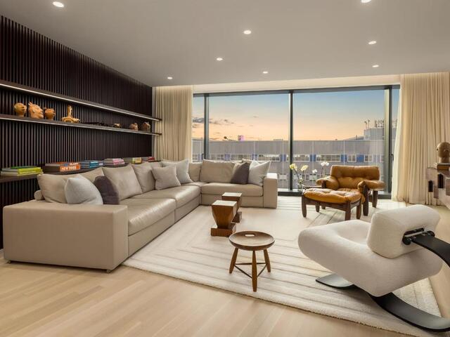 551 W 21st Street, 4A