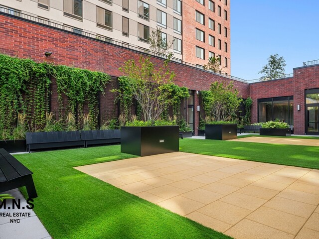 22-54 46th Street, 305
