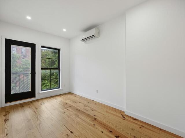 583 Putnam Avenue, 3