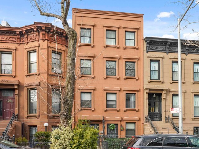 577 Madison Street, 4B