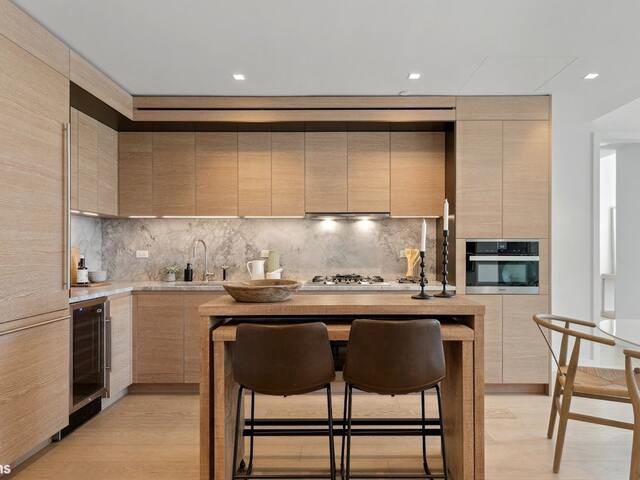215 W 28th Street, APT 11D