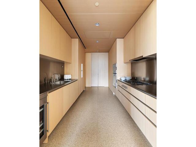 527 W 27th Street, # 9A