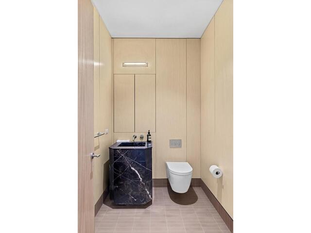 30 Front Street, 17E