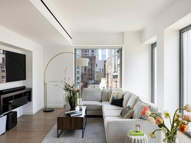 30 E 31st Street, 18
