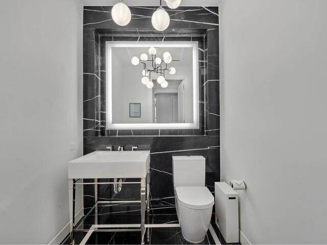 225 W 86th Street, APT 810