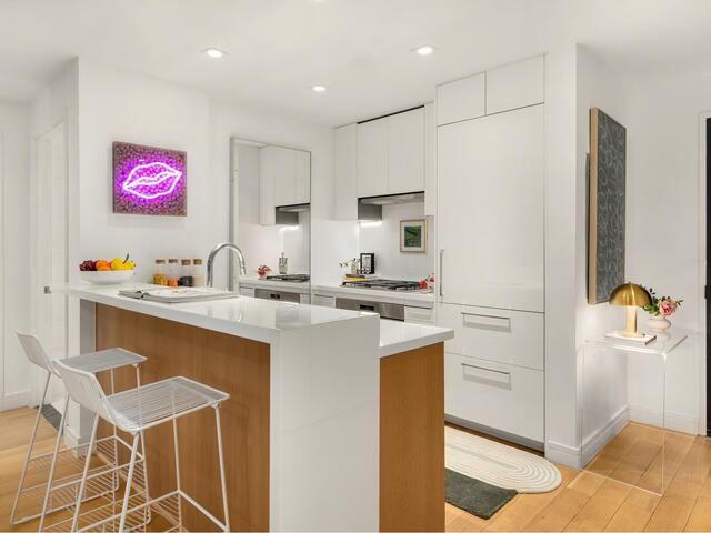 230 E 20th Street, 13