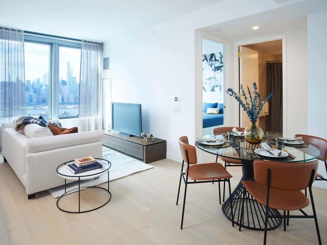 3 Court Sq, APT 710