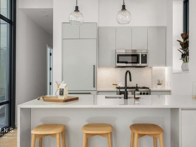 710 Metropolitan Ave, # 3L