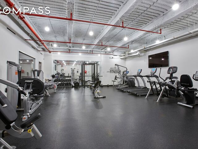 318 W 52nd St, APT 4H