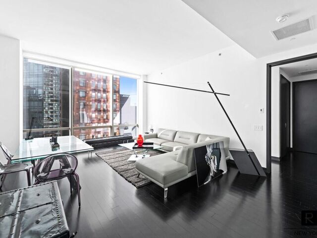 157 W 57th St, APT 42C