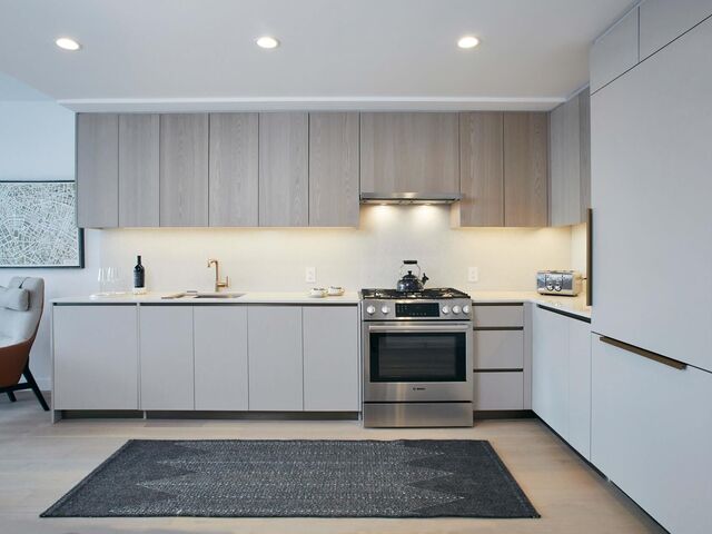 3 Court Sq, APT 5910