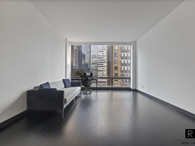 157 W 57th St, APT 36D