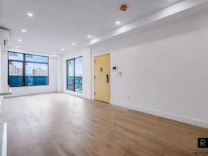 5216 Roosevelt Ave, #5A