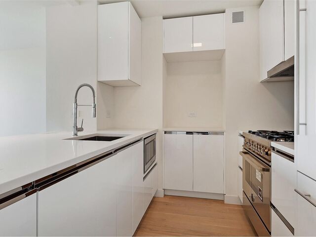 301 W 53rd St, APT 10K