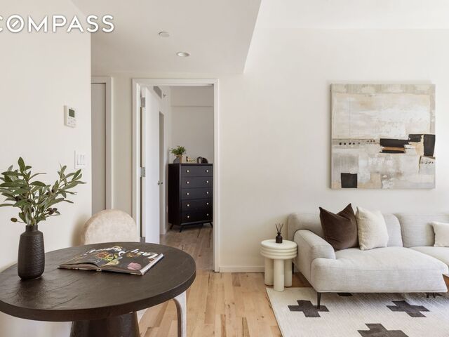 1064 Hancock St, 2R