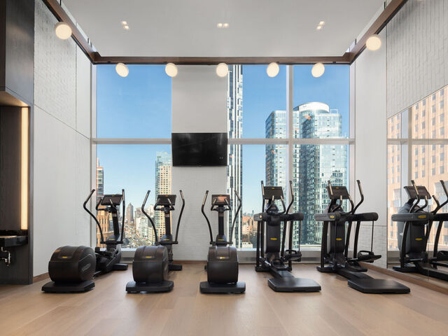 1 City Pt, APT 33B