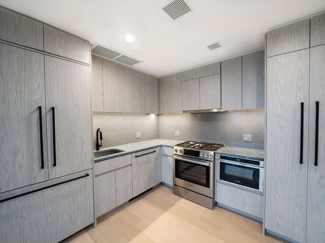 1080 Lorimer St, # PHC
