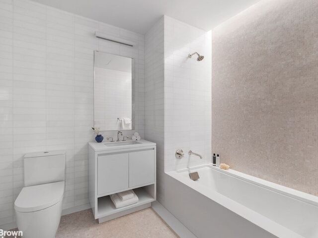 1289 Lexington Ave, APT 5E