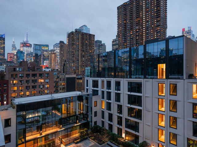 500 W 45th St, APT 306