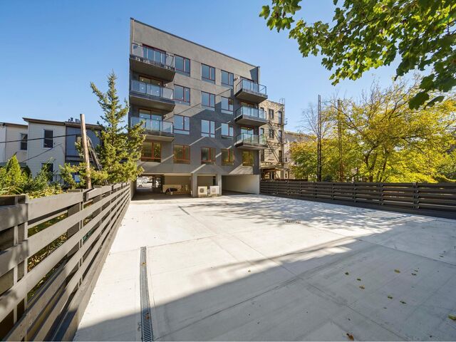 19 Hausman St, APT 3D